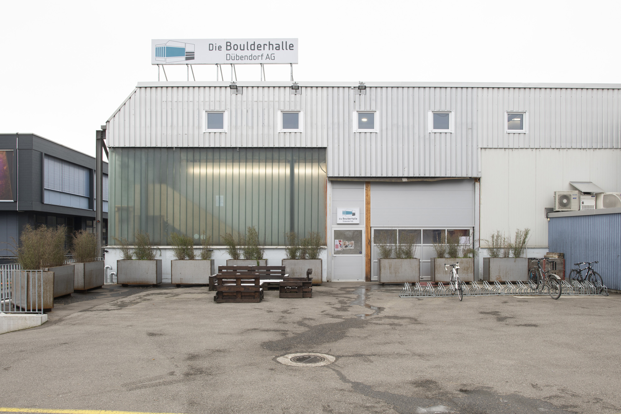 Exterior view of Boulderhalle Dübendorf AG